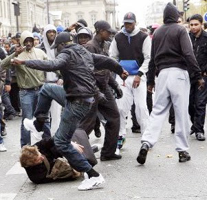 http://www.conunderground.com/wp-content/uploads/2014/02/blacks-beating-up-whites.jpg